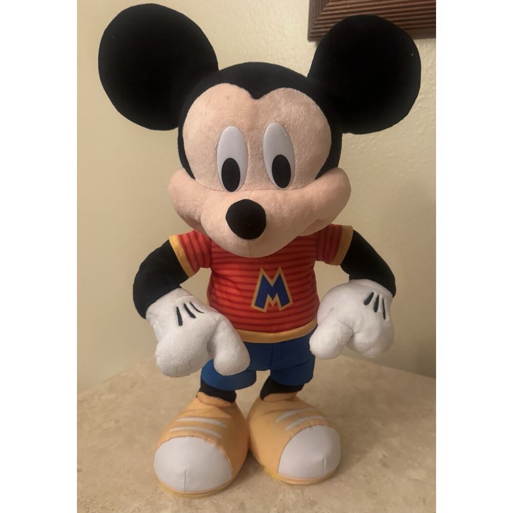 Disney Mickey Mouse Sings & Dances w/music Head, shoulders, knees & toes 15.5”